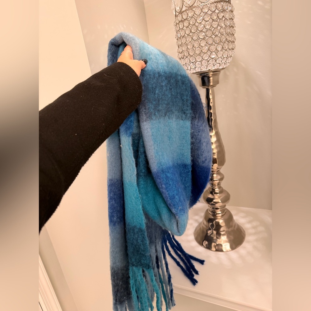 Blue Gradient Scarf - Picture 5 of 6